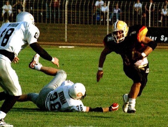 2001: Erfolg & Eigenregie